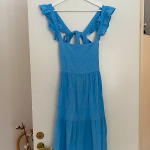 New look - Midi klänning från new look. Använd en gång, 90kr