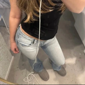 Lågmidjade jeans  - Jätte snygga lågmidjade jeans jag endast testat då dom inte passade helt, midjemått 78🫶 kolla gärna in det andra jag säljer💓 är öppen för byten 