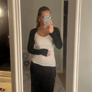 Bolero  - Fin svart bolero som inte kommer till användning. Passar i alla sammanhang!🫶🏼