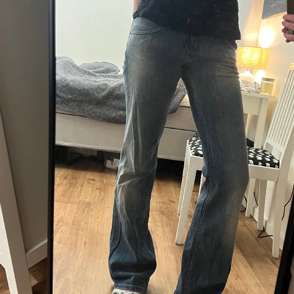 Snygga lågmidjade o bootcut!! Midjemått 78-80 ish💕w28L35. Jeans & Byxor.