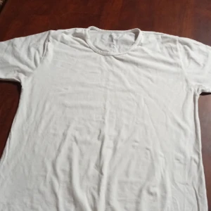 Vit cottonnil tröja - Helt ny vit tröja Tar 100kr Frakt betalar kunden
