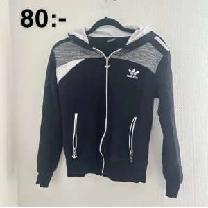 Träningströja - Träningströja från Adidas i bra skick. Går även att använda som tjocktröja/kofta till vardags.