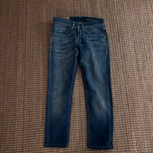 Blåa dondup jeans - Bra skick. Små i storleken.