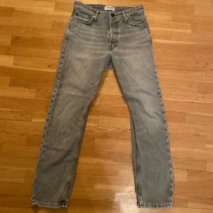 Jack&Jones jeans grå - W 27/30 skick 8/10 loose/chris  152-158