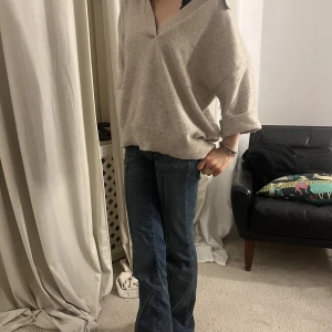 Stickad t-Shirt  - Super snygg stickad t-Shirt från hm dessvärre är den lite nopprig. Skriv för fler bilder❤️tryck gärna på köp nu😘