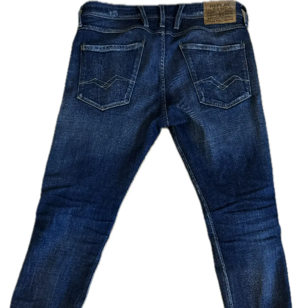 Säljer av en del jeans eftersom jag gått upp i vikt. Passar inte längre mig så säljer vidare för ett schysst pris! Inköpta för några månader sedan.  . Jeans & Byxor.