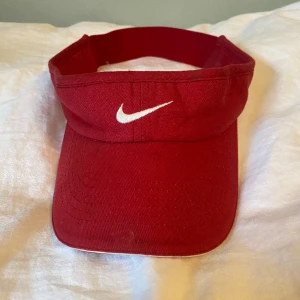 Keps - Jätte fin Nike keps, knappt använt. Passar alla storlekar💕⭐️