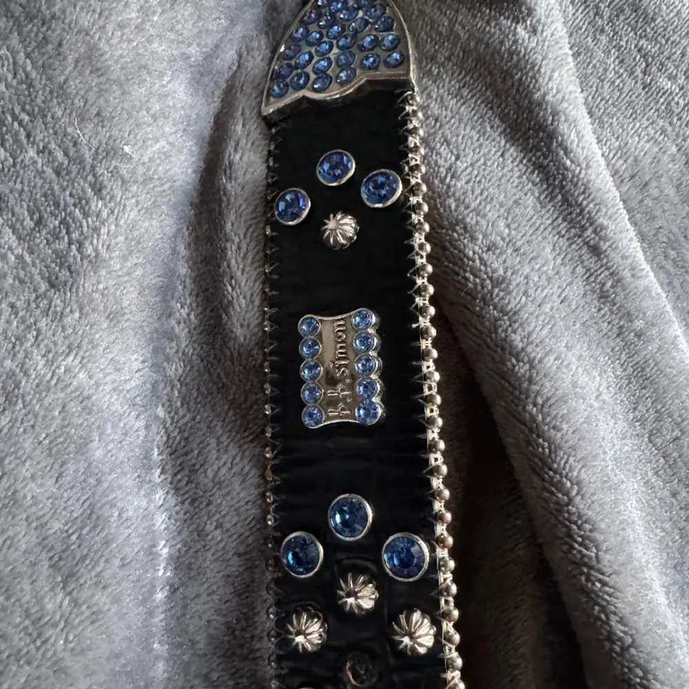 This belt here is a Bb Simon belt, it is used so it’s not brand new however works just fine. . Accessoarer.