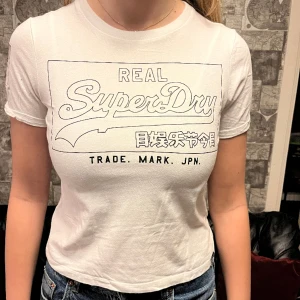Superdry t-shirt - Snygg Super dry t-shirt, storlek 36. Prisförslag. Frakt tillkommer 