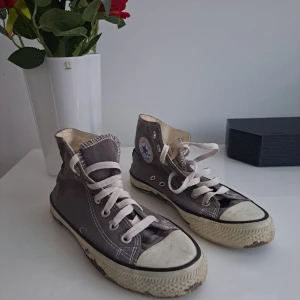 Converse - Storlek 37, välanvända. Därav billiga priset 