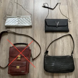 Väskor väska - Olika väskor i varierande skick, några är köpta vintage, andra nya. Skriv om du är intresserad och vad du kan tänka dig att betala!❤️