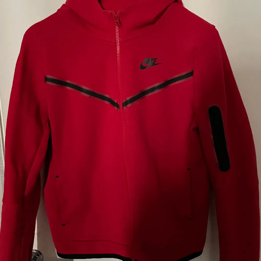 Nike tech Fleece röd ny skick . Hoodies.