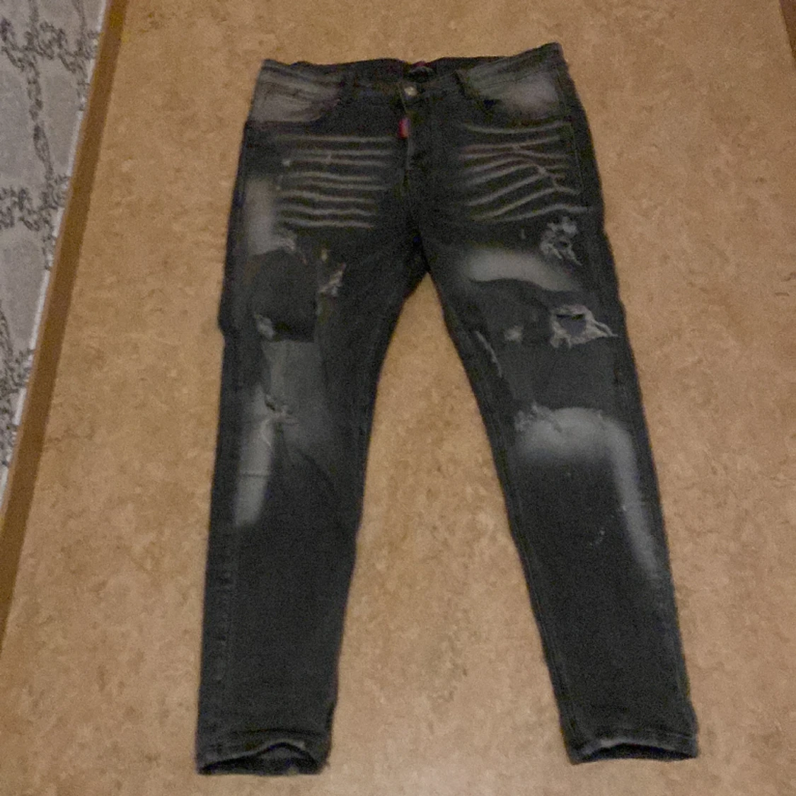 Feta gråa dsquared2 jeans 