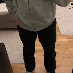 Dickies byxor - Säljer mina dikies byxor då de är lite för små för mig. Ska egentligen sitta lite mer baggy. Storlek W30 L32. Nyskick 