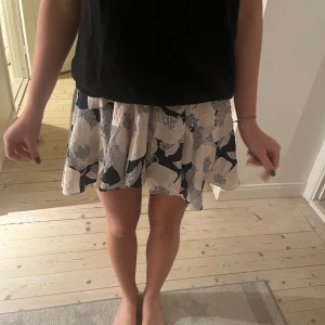 Super söt kjol!  - Inga slitningar! I storlek 0 (XS)  Orginalpris över 1000kr!!
