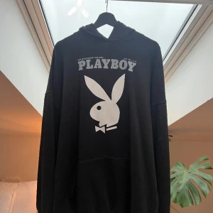 Playboy x missguided - Använd men fint skick, lite nopprig men inget som inte går att ta bort  Storlek 42, längre modell nästan som en ”klänning"