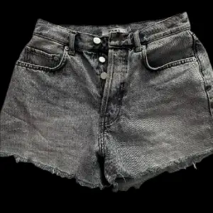 Snygga jeansshorts perfekta till sommaren ☀️ Säljer då dom är försmå för mig 💖