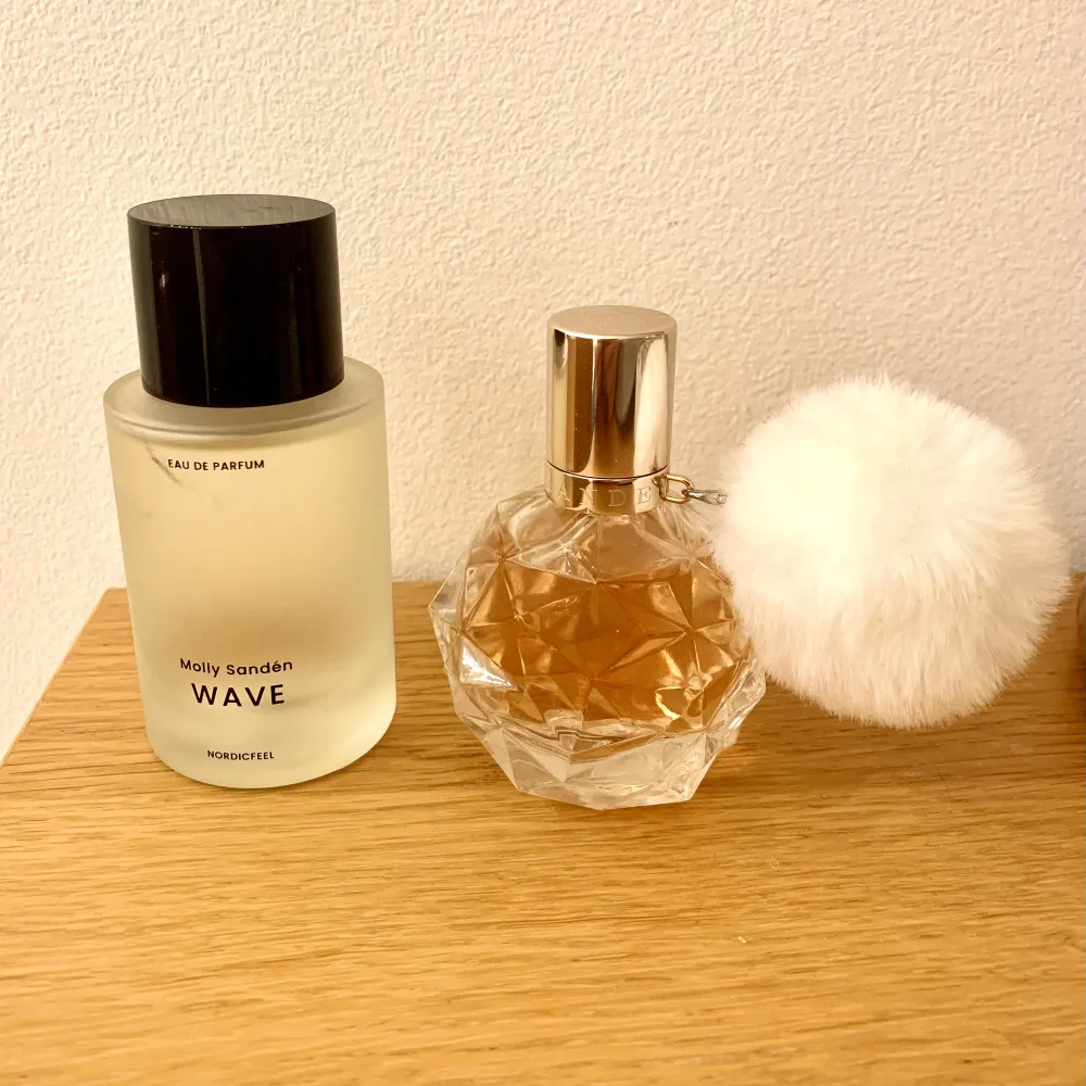 Säljer endast Molly Sandén parfymen (wave) som är en DUPE på Valentino🤍 Helt oanvänd . Accessoarer.