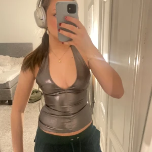 Halterneck topp - Så snygg halterneck topp oanvänd från Zara