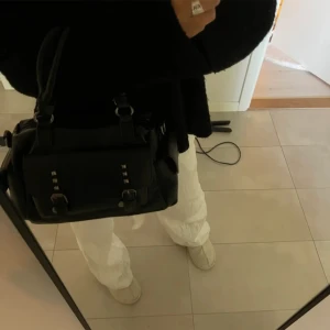 Liten hand väska - Säljer denna lilla handväska i väldigt bra skick🩷🩷