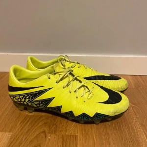 Sällsynta skor  - Storlek 42 ett par hypervenom, Nike går ej att köpa längre pris kan diskuteras.