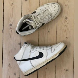 Nike dunk high stormtrooper - Ett par äldre dunks Sparsamt använda, syns att de har några år på nacken. Eu 41 / Us 8
