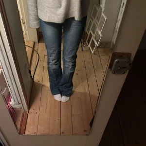 Jeans  - Säljer dessa supersnygga jeans från Replay, säljer då dom är för stora för mig🫶🏻🫶🏻TRYCK INTE PÅ ”KÖP NU”
