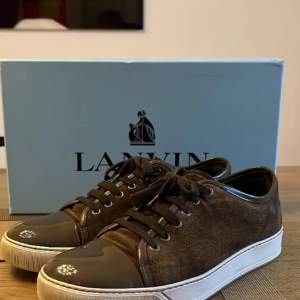 Säljer nu mina lanvin skor i storlek 40 men passar även 41. Nypris typ 4000 mitt pris 2099. Lanvin Box ingår. Priset kan diskuteras 