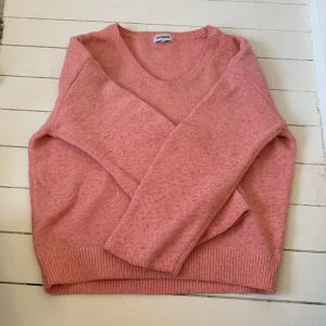 Tjock rosa tröja - Bra skick, xs men kan vara som en medium Pris är argumenterbart