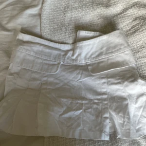 Tenniskjol - Söt tenniskjol, skriv vid frågor 💘