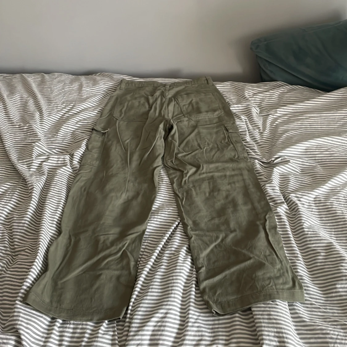 Militärgröna cargo byxor  - 90