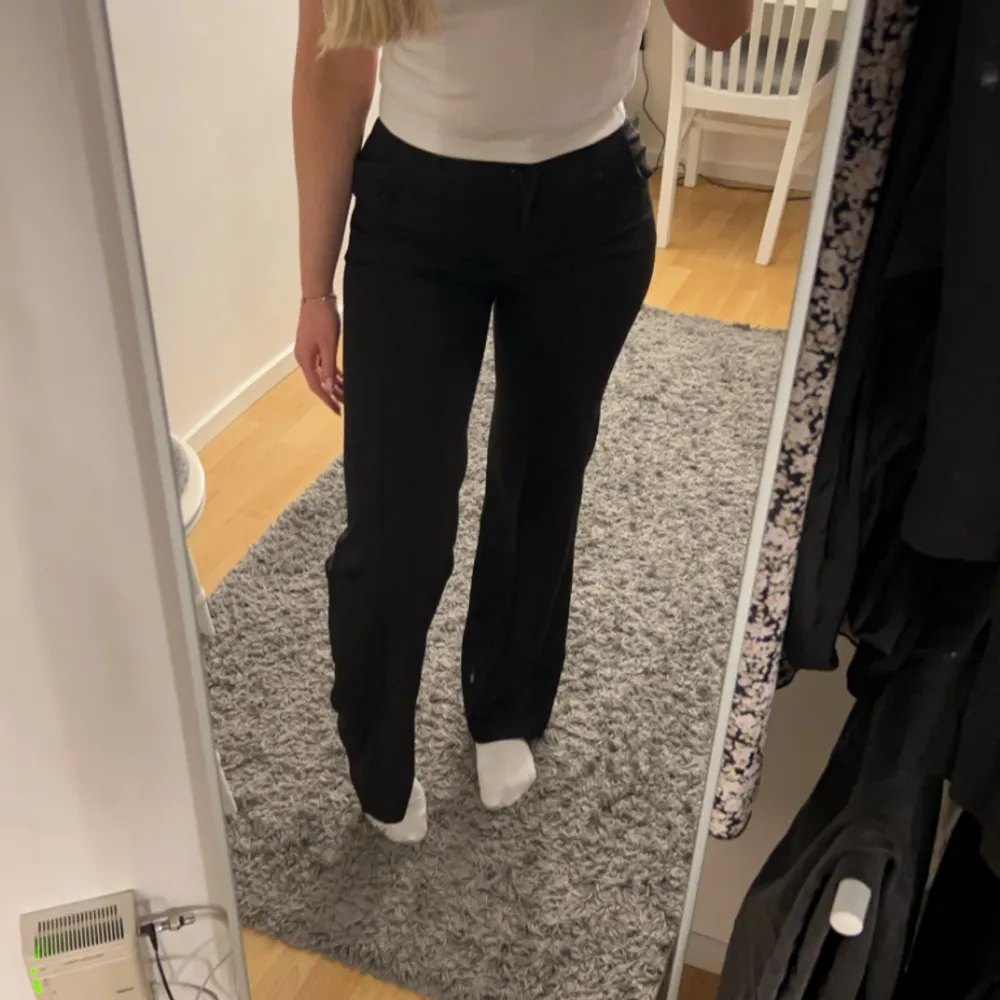 fina kostymbyxor från madlady💕strl 32 längd 32 . Jeans & Byxor.