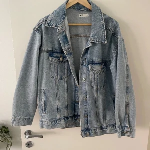 Jeansjacka - Snygg jeansjacka från Gina 💞💞💞