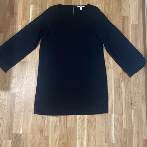 Klänning från H&M  - Inga fel klänning passar S och Medium