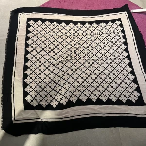 By Malene Birger sjal - Stor sjal 