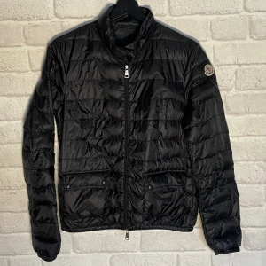 Moncler biolay deals