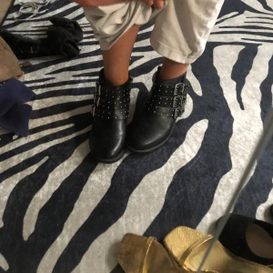 Nitskor - Fina nitskor, säljer då jag har flera par😍💞