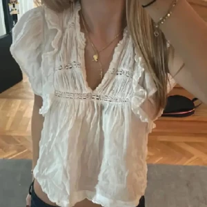 Neo nior blus  - Lånad bild, säljer min fina neo nior blus. Jättebra skick , knappt använd köpt förra sommaren i damark🌸