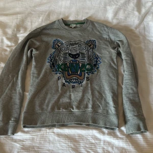 Kenzo tröja  - Säljer denna snygga kenzo tröja i bra skick och storlek XS.