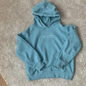Blå lager 157 hoodie - Blå💙inte använd så många gånger storlek 140🦋