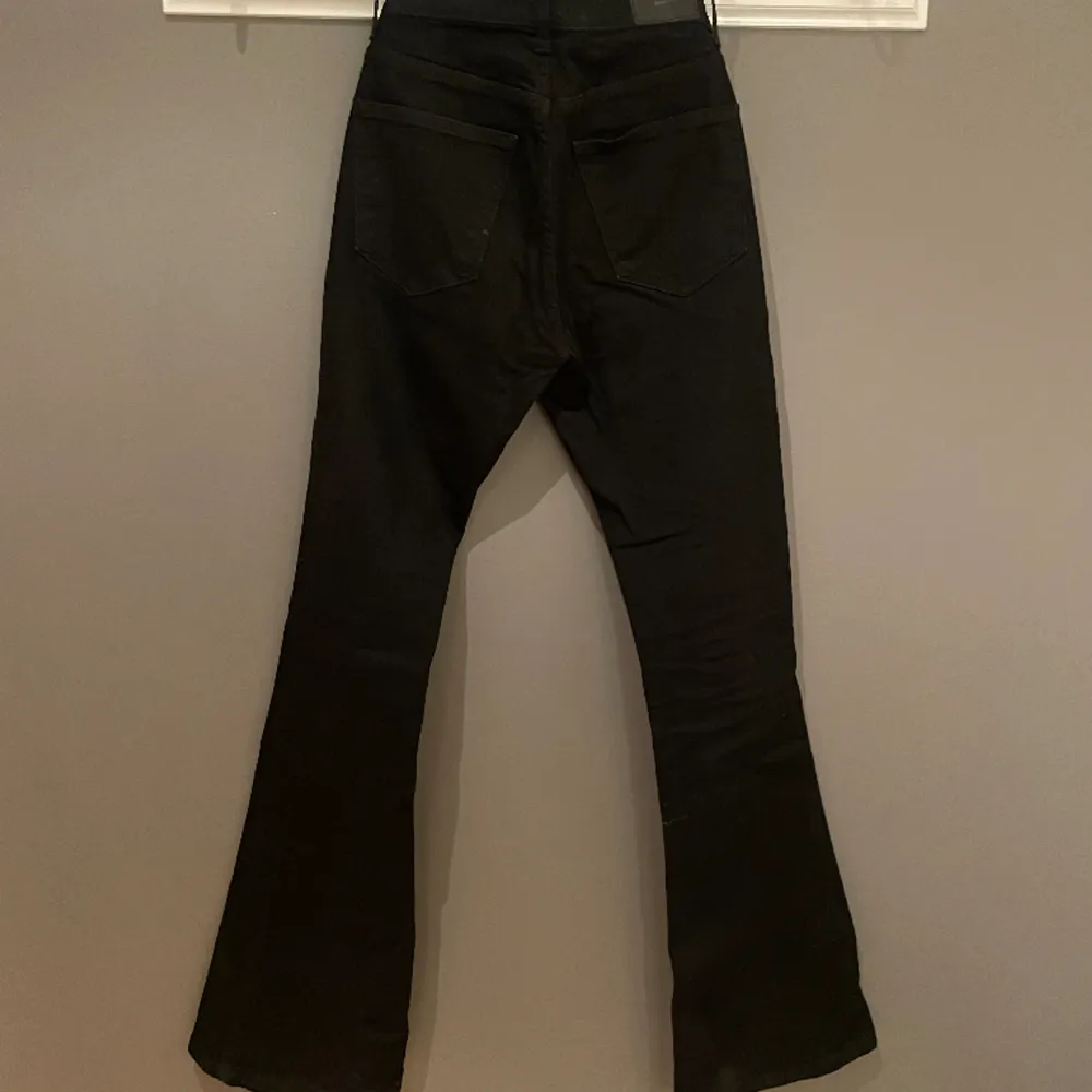 Lågmidjade bootcut jeans från Ginatricot Endast använde två gånger Storlek 36💕. Jeans & Byxor.
