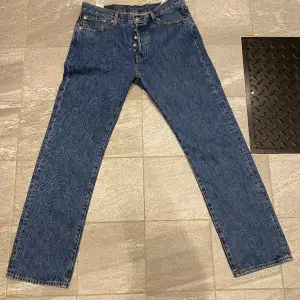 501 jeans bra skick använd fåtal gånger precis som paret innan!