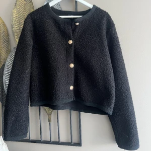 Gina jacka  - Populära jackan/kofta från Gina Tricot , använd få gånger, är mindre i storleken! 💓💓