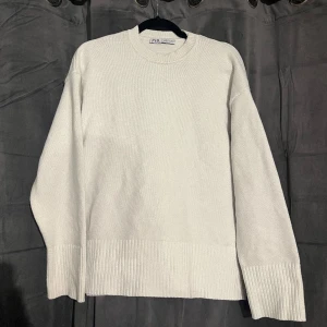 Stickad tröja  - Fin stickad tröja med raka ärmar💞