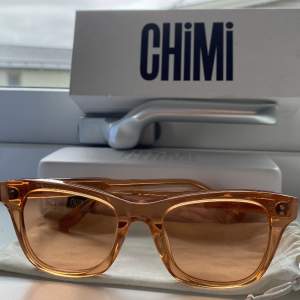 Nya Chimi solglasögon Perfekta till sommaren FÄRG: peach NYPRIS: 1000kr