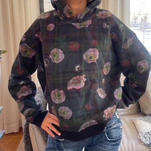Coool hoddie - Säljer denna så cooola hoodie🌸💗💗💗