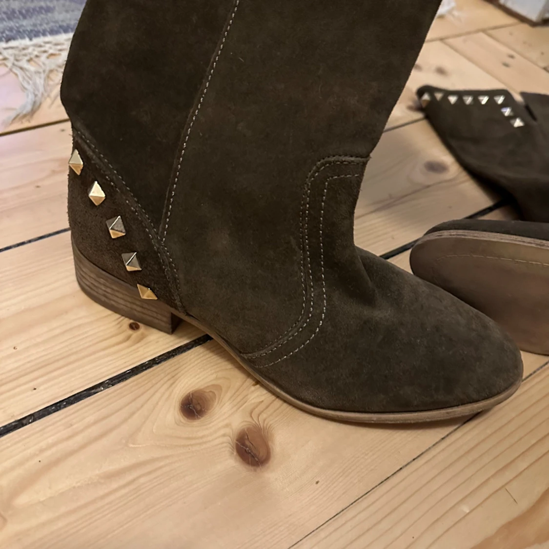 Mocka boots med nitar - 91