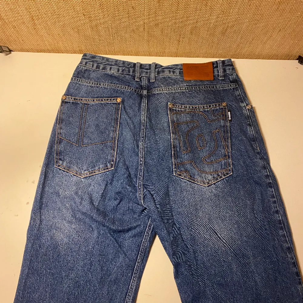 🔴condition: 9/10 (No stains only sum rips at the bottom from skating) 🔴 size: 34/32 🔴Really nice Baggy fit 🔴🔵Msg for more pics ❤️. Jeans & Byxor.