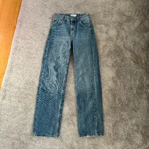 Jeans från bershka med vida ben. Fint skick 