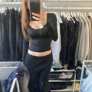 urringad långärmad - oanvänd, säljer en mörkblå och en vit också💘